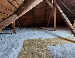 Zateplení stropu rodinného domu a zhotovení revizní lávky